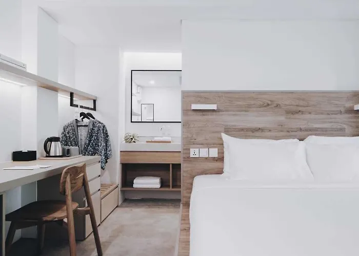 Lloyd's Bali