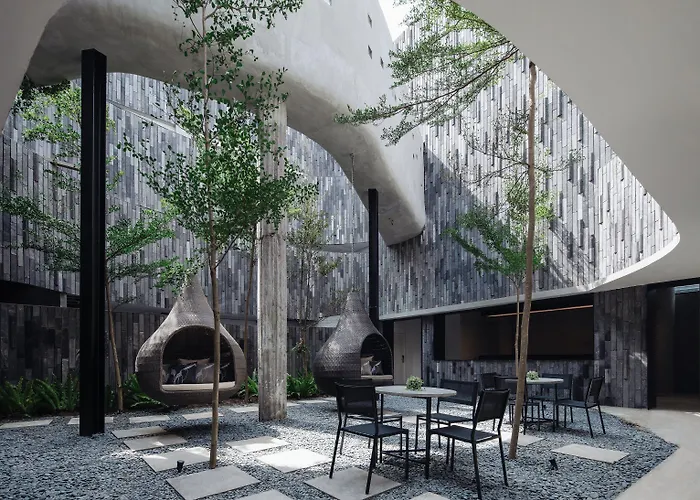 Lloyd's Bali