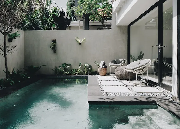 ホテル Lloyd's Bali