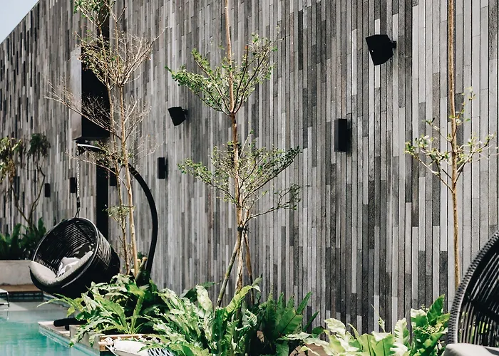 Lloyd's Bali