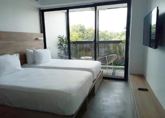 Lloyd's Bali 4* スミニャック