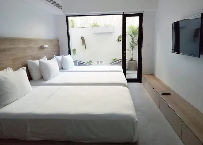 Lloyd's Bali Otel 4*