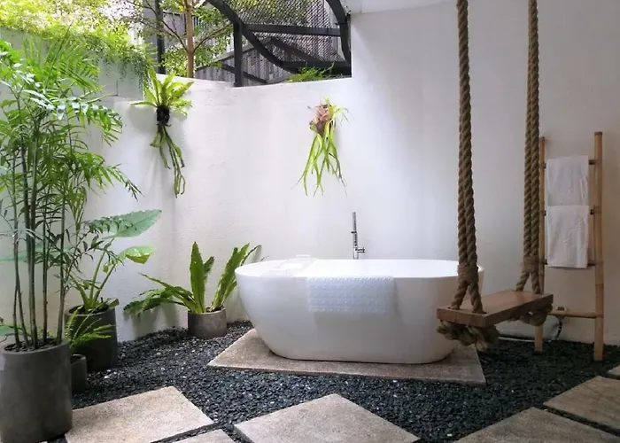 Lloyd's Bali 4* スミニャック
